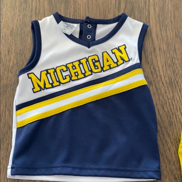 UofM 24m cheerleader outfit - Picture 3 of 4